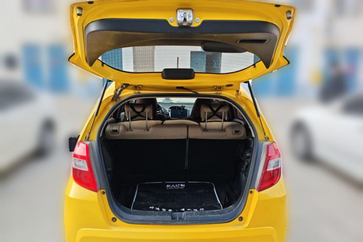 Used Honda Fit 2011 1.3L manual Comfort version
