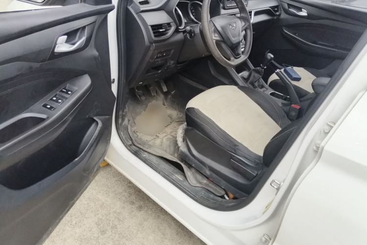 Used Wuling Hongguang S3 2019 1.5L Manual Standard Version China VI Standard Driver Seat