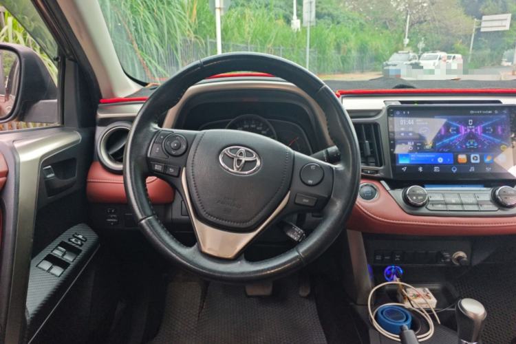 Used Toyota RAV4 2013 2.5L Automatic 4x4 Elite Edition Steering Wheel