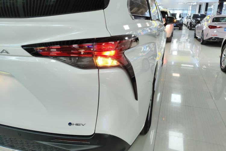 Used Toyota Granvia 2024 2.5L Hybrid Comfort Edition
