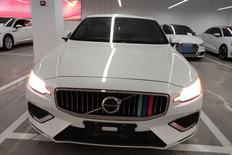 Used Volvo S60 2023 B4 Zhiyuan Luxury Edition
