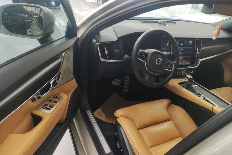 Used Volvo V90 2017 Cross Country T5 AWD Smart Range Edition