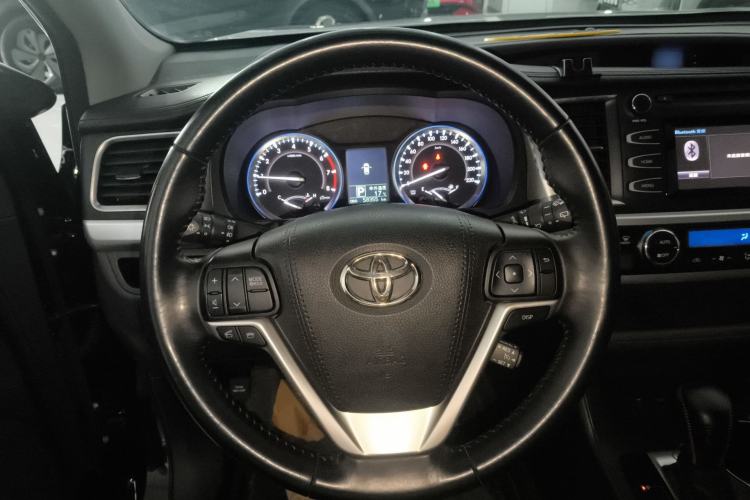 Used Toyota Highlander 2015 2.0T Two-Wheel Drive Luxury Edition 7 Seats Steering Wheel