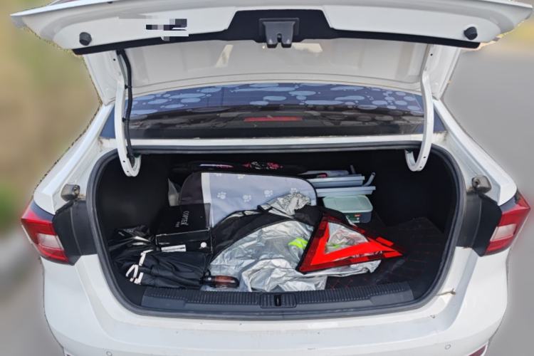 Used Roewe i5 2020 1.5L Automatic 4G Connect Luxury Flagship Edition Trunk