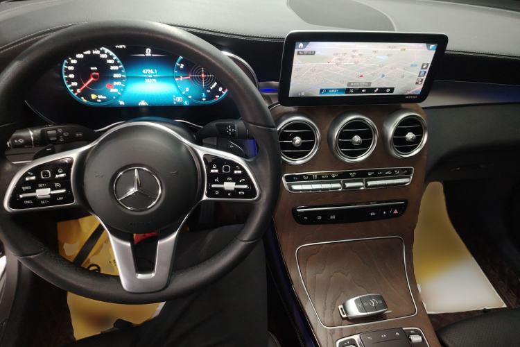 Used Mercedes-Benz GLC 2020 Facelift GLC 300 L 4MATIC Dynamic Edition Center Console