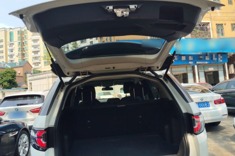 Used Land Rover Discovery Sport 2018 200 PS PURE Edition Trunk