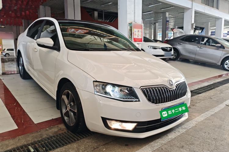 Used Skoda Octavia 2016 1.6L Automatic Smart Drive Edition Front Right 45 Deg