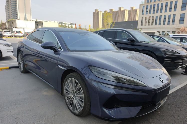 Used Denza Z9 2024 1100 km All-Wheel-Drive Ultra Version Front Right 45 Deg