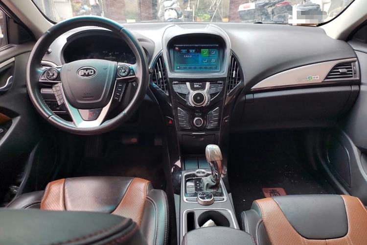 Used BYD Qin New Energy 2015 1.5T Dual-Crown Flagship Plus Edition Center Console