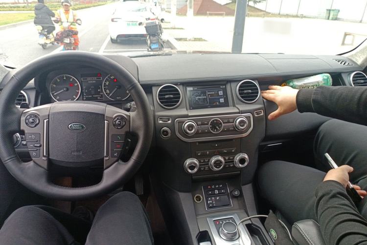 Used Land Rover Discovery 2016 3.0 SC Obsidian Black Heritage Edition HSE
