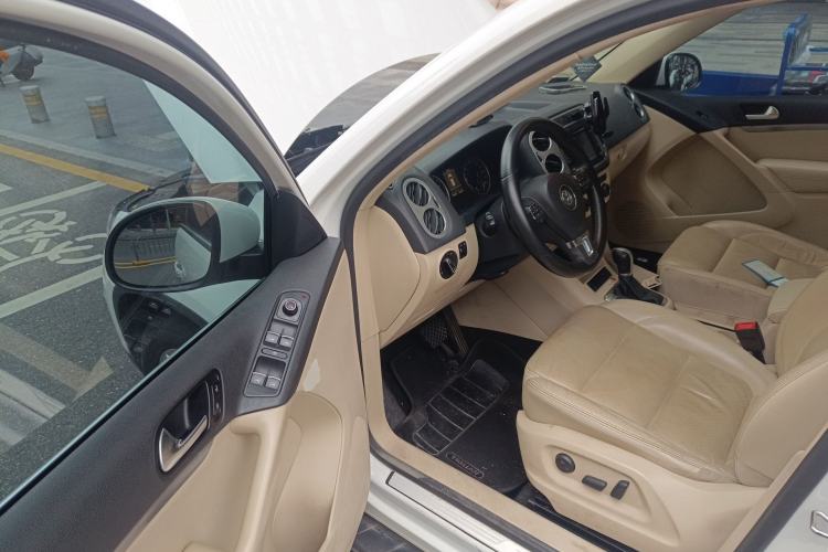 Used Volkswagen Tiguan 2013 1.8 TSI Automatic All-Wheel Drive Luxury Model Driver Seat