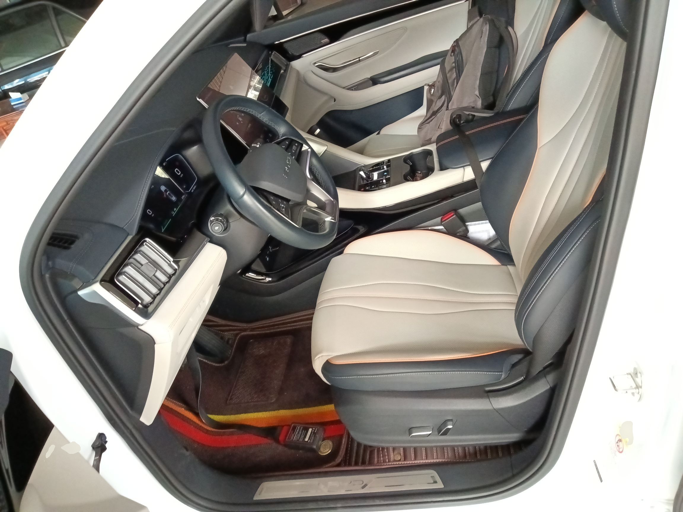 المقاعد الأمامية داخل السيارة