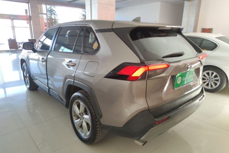 Used Toyota RAV4 2021 2.0L CVT Two-Wheel Drive Fashion PLUS Edition
