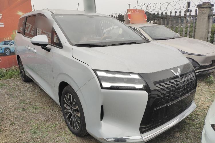 Used Wuling Wuling Starlight 730 2025 Model Plug-in Hybrid 125km Luxury Edition