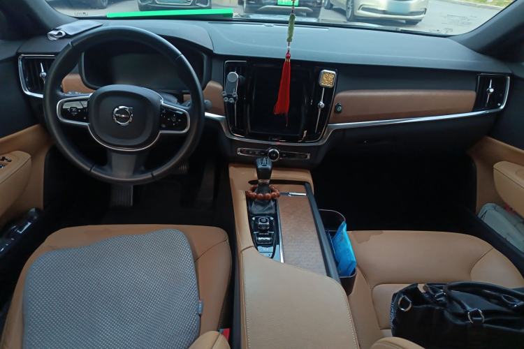 Used Volvo S90 2018 T5 Prestige Edition Center Console