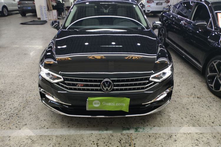 Used Volkswagen Magotan 2024 2 Million Units Zhongxiang Version 330TSI DSG Luxury Edition Front