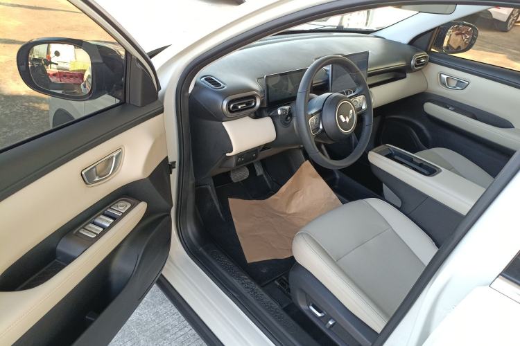 Used Wuling Bingo PLUS 2024 330 km Range Five-Seater Version