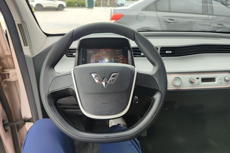 Used Wuling Hongguang MINIEV 2021 Macaron Fashion Model Lithium Iron Phosphate Steering Wheel
