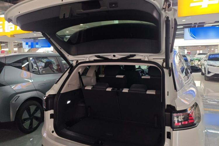 Used Volkswagen ID.6 CROZZ 2022 Long-Range PRO Edition Trunk