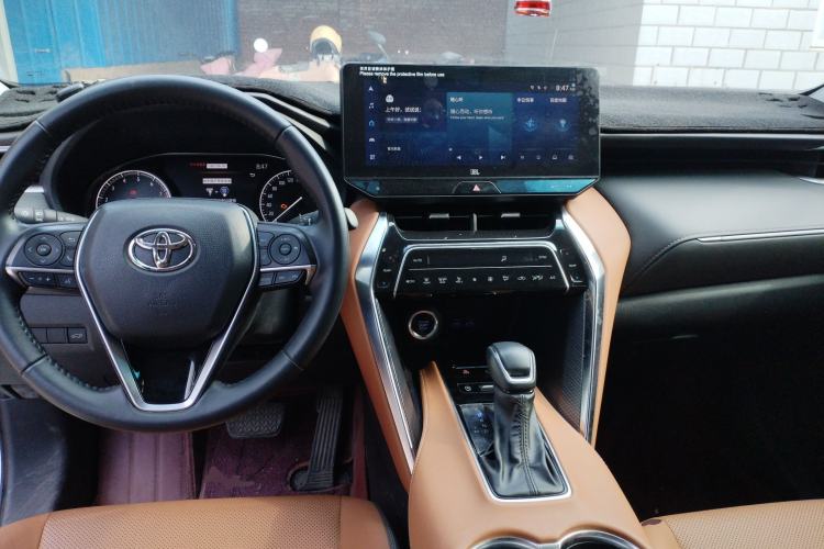 Used Toyota Venza 2022 2.0L CVT Two-Wheel Drive Prestige Edition Center Console