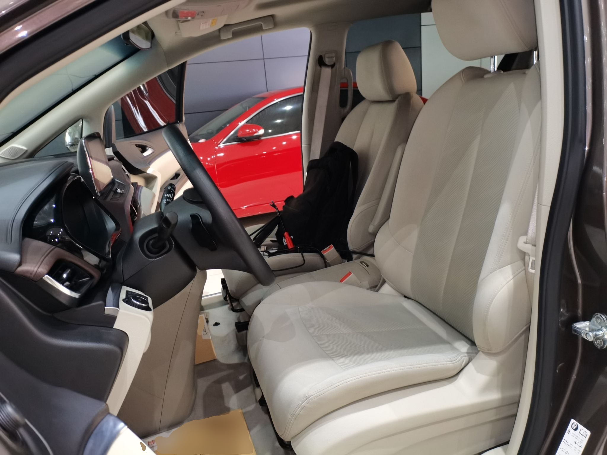 المقاعد الأمامية داخل السيارة