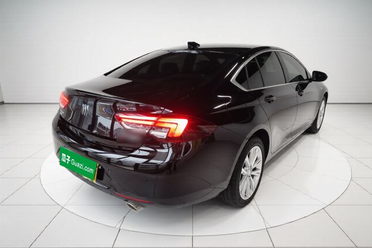 Used Buick Regal 2024 28T Luxury Edition Rear Right 45 Deg