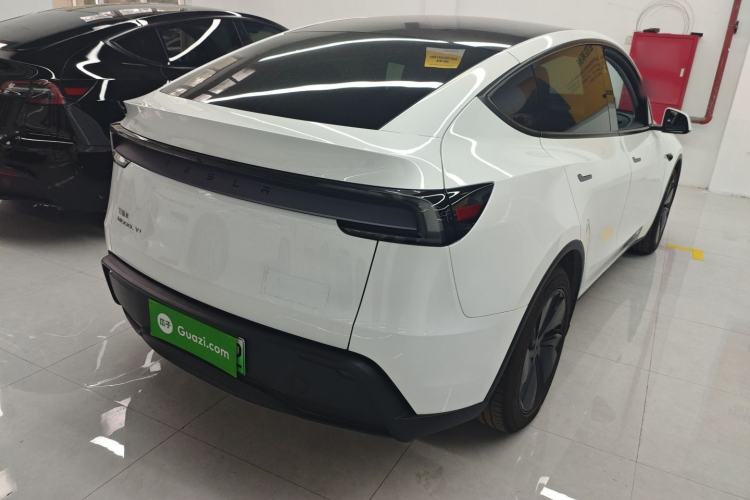 Used Tesla Model Y 2025 Long-Range All-Wheel-Drive Version