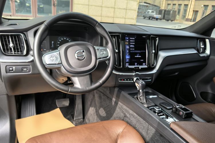 Used Volvo XC60 2021 T5 4x4 Smart Luxury Edition Interior 8