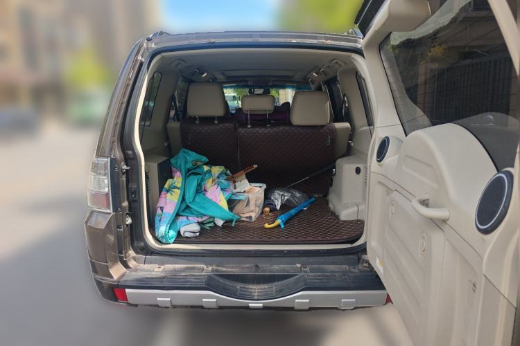 Used Mitsubishi Pajero  Trunk