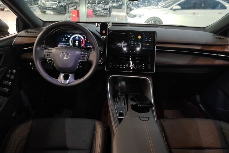 Used Toyota Avalon 2024 Dual-Motor 2.0L Luxury Edition
