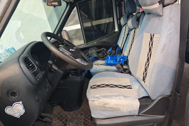 Used JMC Transit 2019 2.8T Commercial Version Short Wheelbase Mid-Roof 6-Seater China VI JX493
