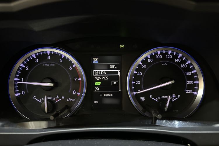 Used Toyota Highlander 2018 2.0T Four-Wheel Drive Luxury Edition 7 Seats China V Emission Standard Interior 9