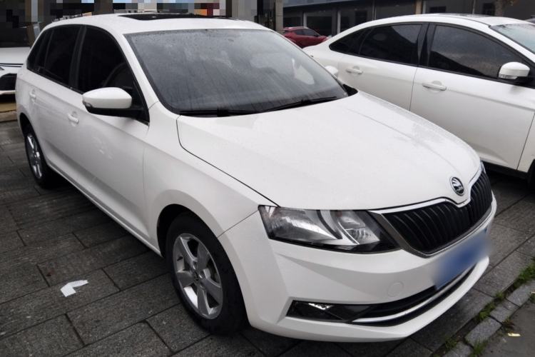 Used Skoda Rapid Spaceback 2019 1.5L Automatic Comfort Edition Front Right 45 Deg