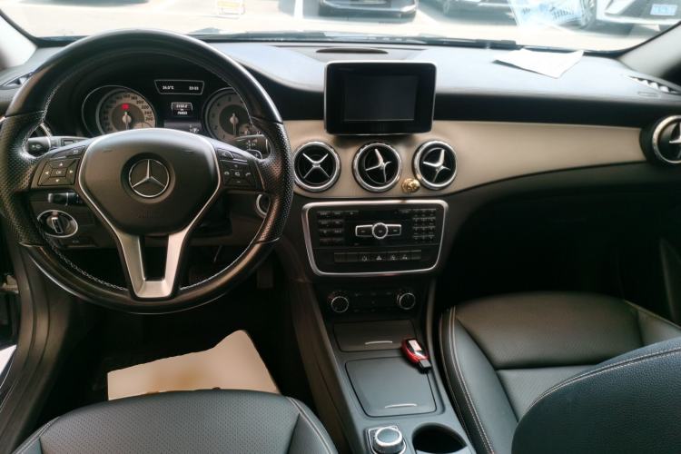 Used Mercedes-Benz GLA 2015 GLA 200 Fashion Model Center Console