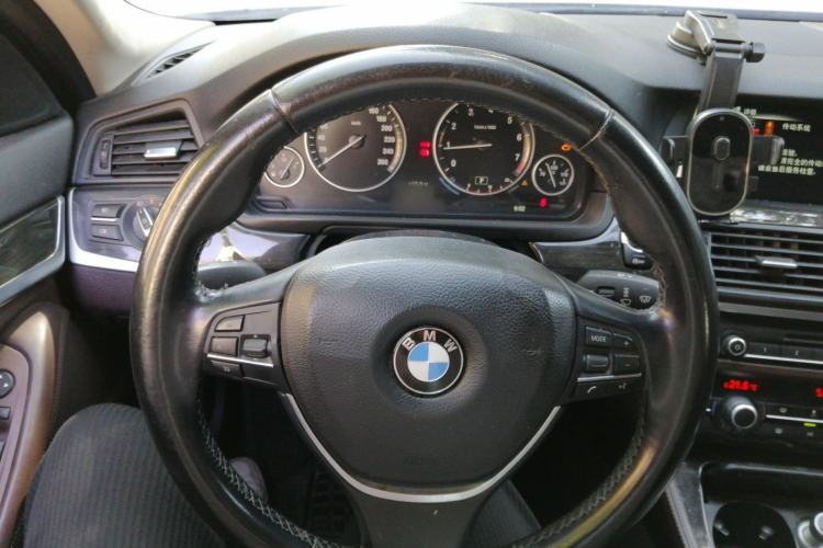 Used BMW 5 Series 2014 525Li Luxury Design Package Steering Wheel