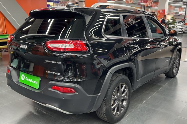 Used Jeep Cherokee 2020 2.0L Two-Wheel Drive Classic Sports Edition