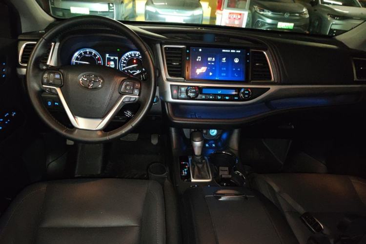 Used Toyota Highlander 2018 2.0T Four-Wheel Drive Supreme Edition 7-Seater China VI Center Console