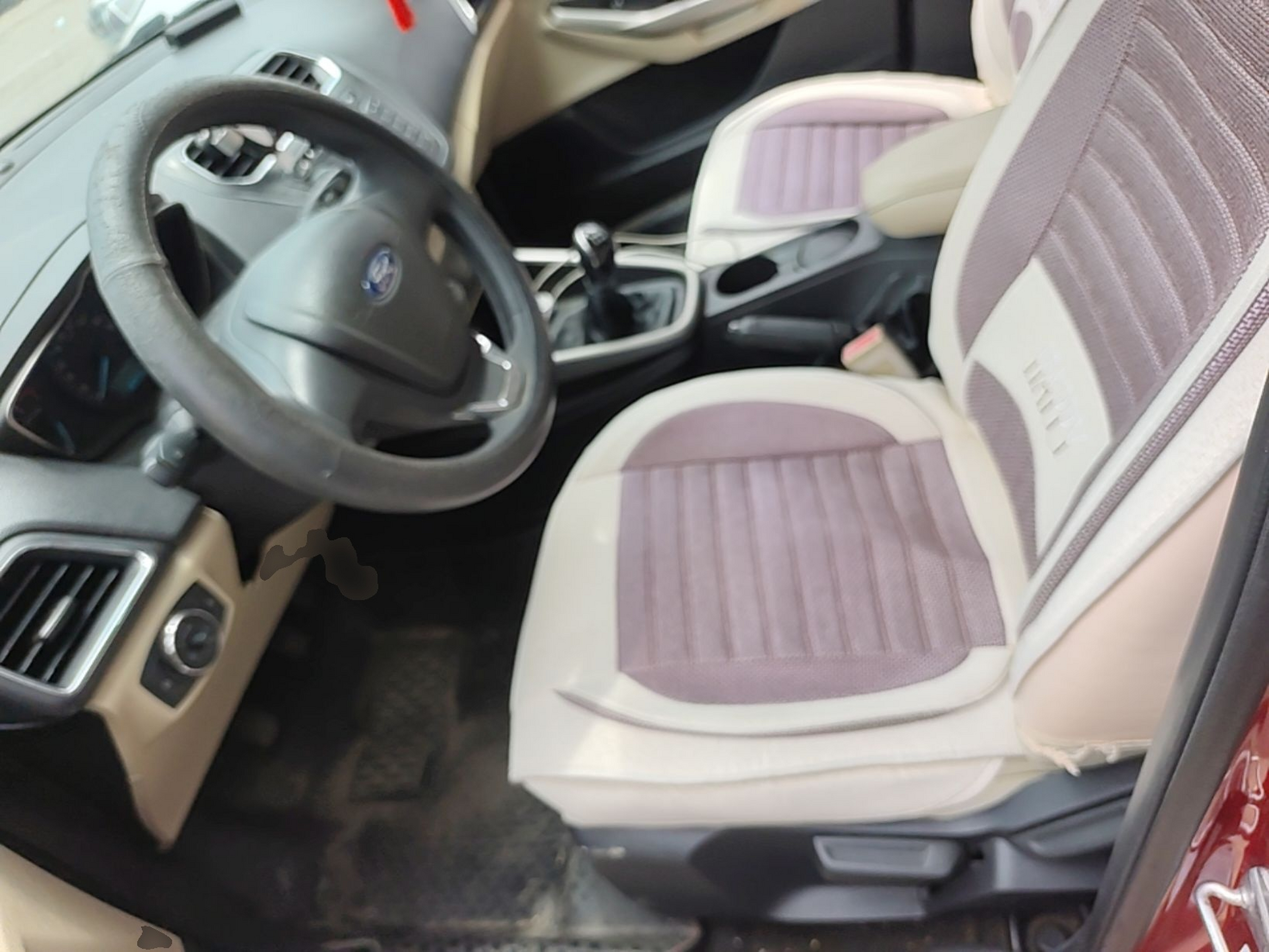 Vordere Reihe im Auto