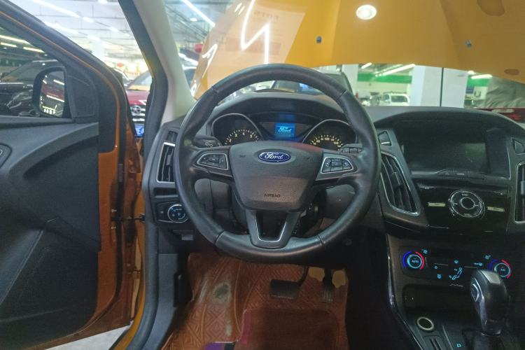 Used Ford Focus 2015 Hatchback 1.6L Automatic Fashion Edition Steering Wheel