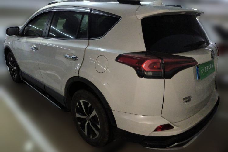 Used Toyota RAV4 2016 2.0L CVT Two-Wheel Drive Fashion Edition China V Standard
