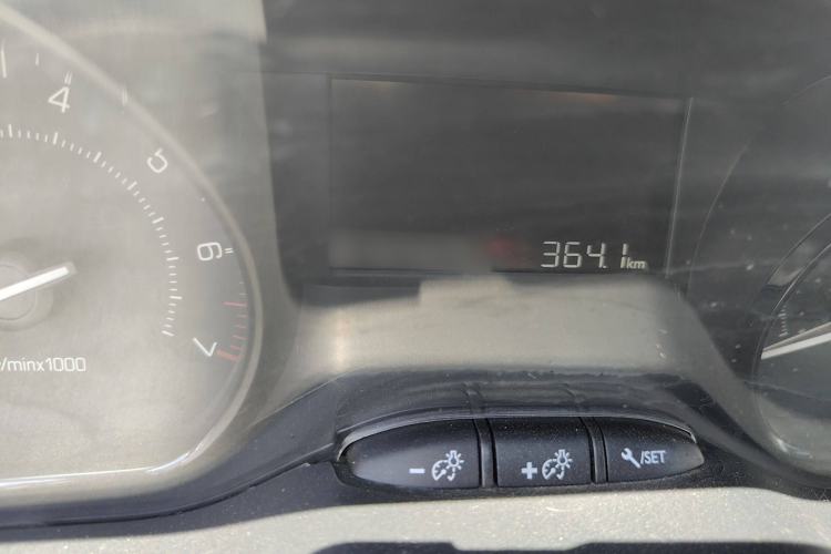 Used Peugeot 2008 2015 1.6L Automatic Playcool Edition
