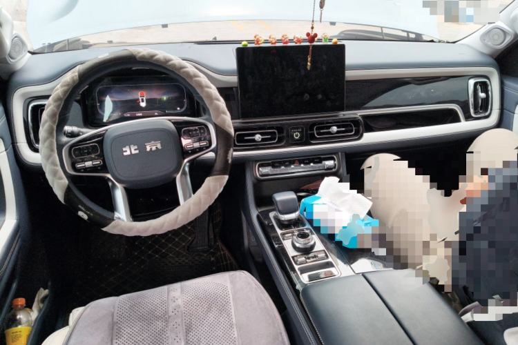 Used BAIC Off-Road BJ60 2022 2.0T May Day Edition Five Seats Center Console