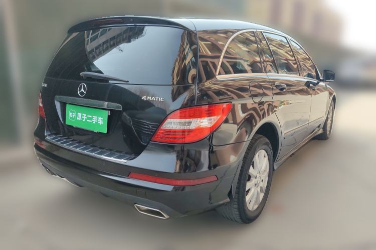 Used Mercedes-Benz R-Class 2014 R 320 4MATIC Luxury Model Rear Right 45 Deg