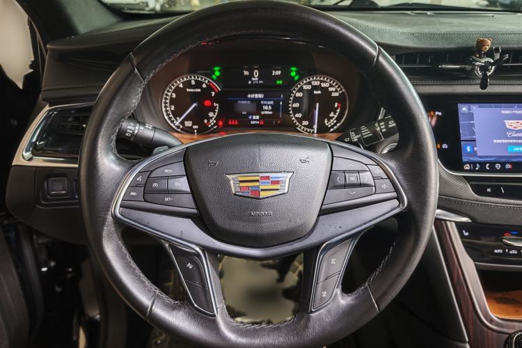 Used Cadillac XT5 2021 28T Luxury Model Steering Wheel
