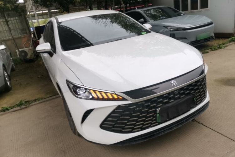 Used BYD Qin PLUS 2025 DM-i Smart Drive 55KM Leading Model Front Right 45 Deg