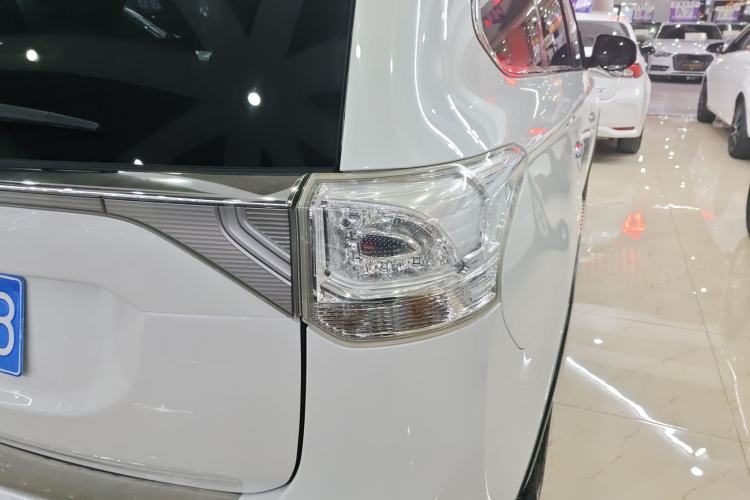 Used Mitsubishi Outlander 2014 2.4L 4x4 Deluxe Value Edition 5 Seats