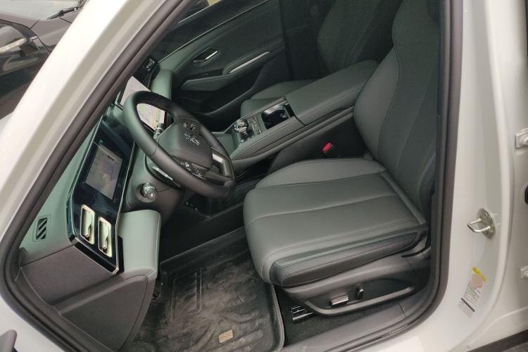 Used BYD Qin L 2025 DM-i Smart Drive 80KM Superior Model Left Front Seat