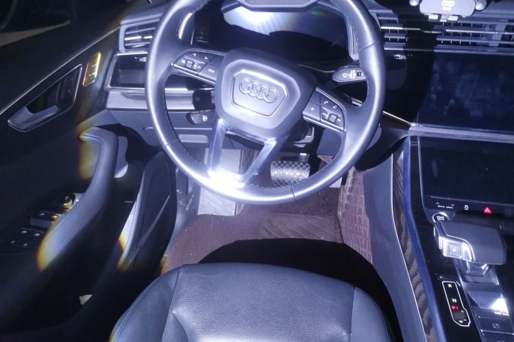 Used Audi Q8 2022 55 TFSI Luxury Dynamic Edition Steering Wheel