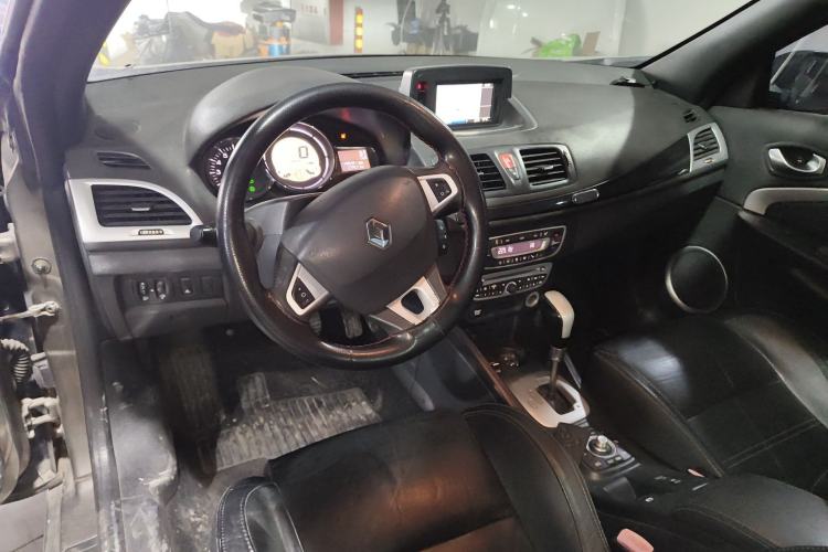 Used Renault Megane 2011 CC 2.0 Fashion Navigation Edition Center Console