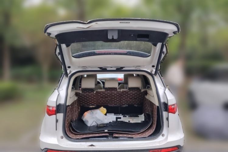 Used Zotye T700 2017 1.8T Dual-Clutch Prestige Model Trunk